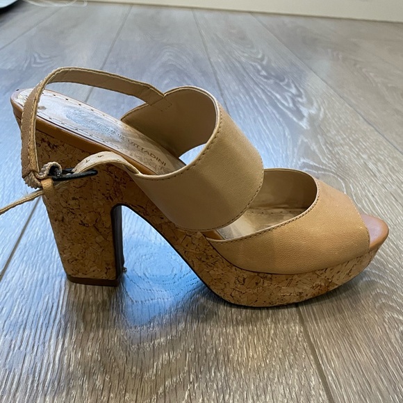 Size 8.5 Adrienne Vittadini cork heels - Picture 8 of 8